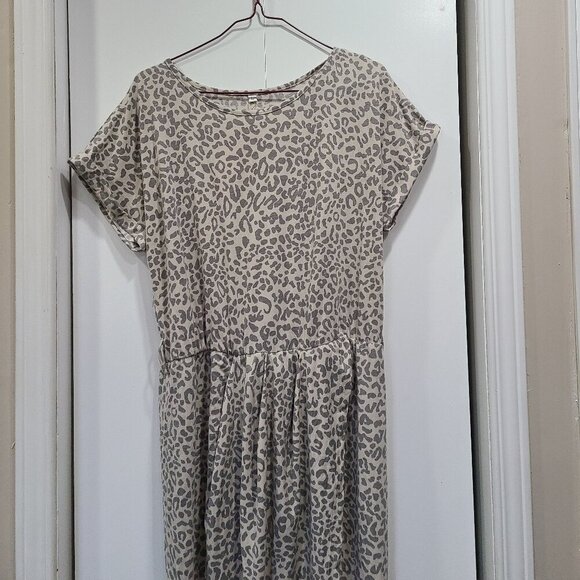 ❄3/$26 Xmas sale❄ NWT Leopard print dress - Picture 3 of 6